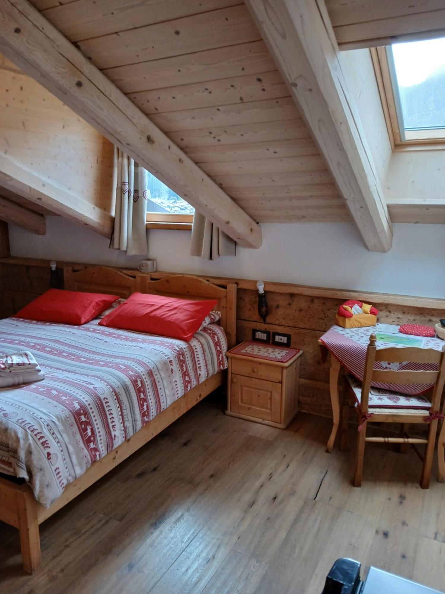 Beb La Stube Dei Partel Bed & Breakfast Ziano Di Fiemme Ruang foto