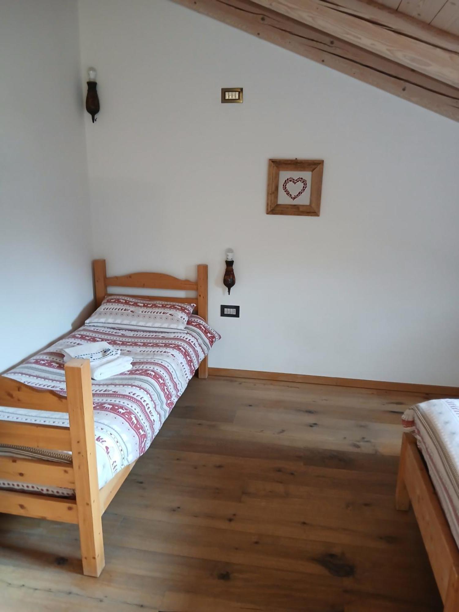 Beb La Stube Dei Partel Bed & Breakfast Ziano Di Fiemme Ruang foto