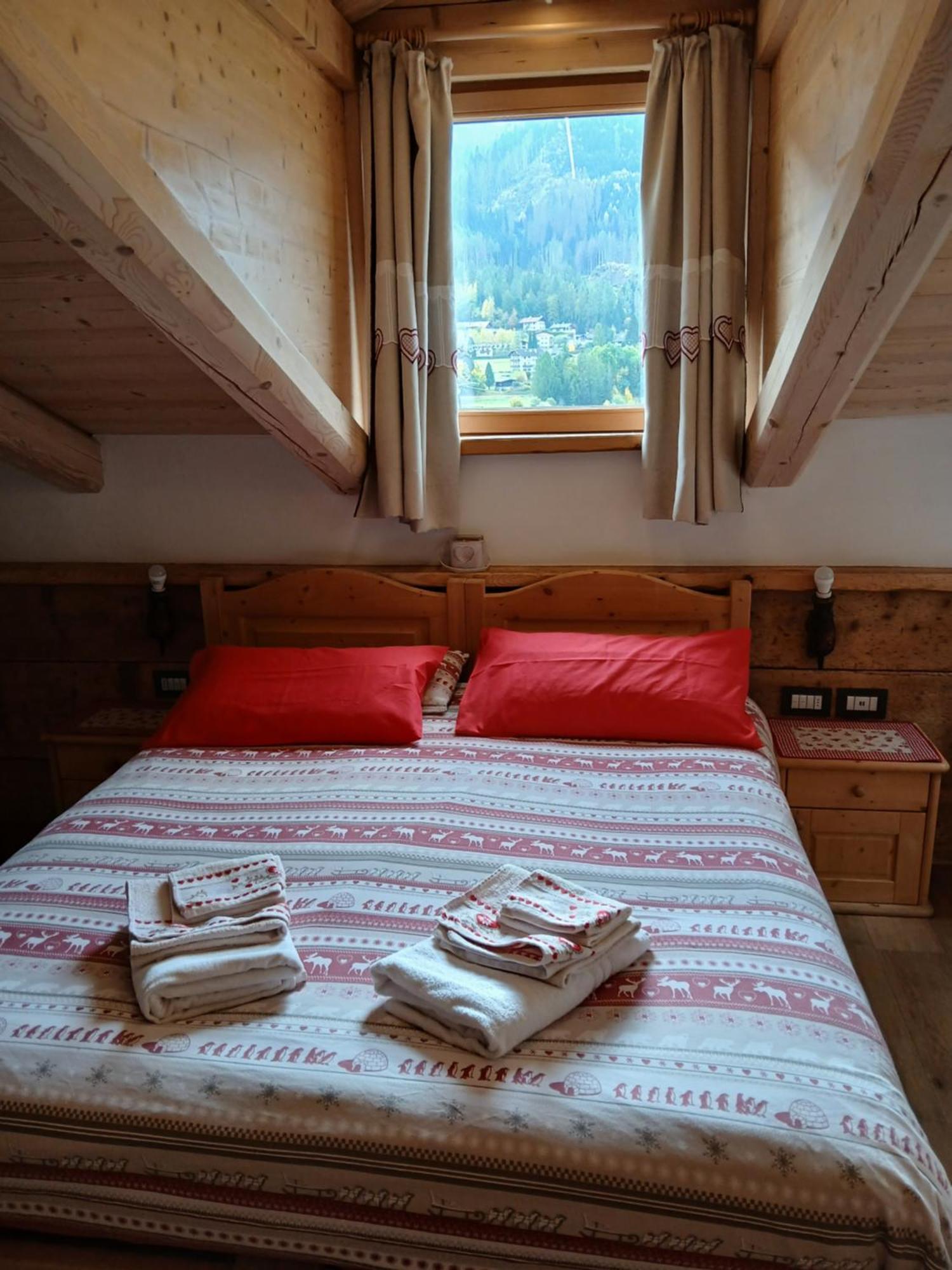 Beb La Stube Dei Partel Bed & Breakfast Ziano Di Fiemme Ruang foto